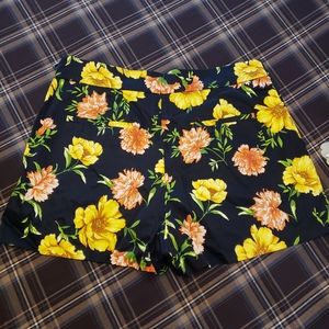 F21 BLACK AND YELLOW FLORAL SHORTS XL